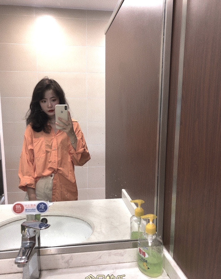 刘醒高-浙江省·嘉兴市·海宁市-抖音 微博-喜欢ins简约风 复古港风也可 160 89  
接tb pdd dy寄拍 同城衣服饰品拍摄