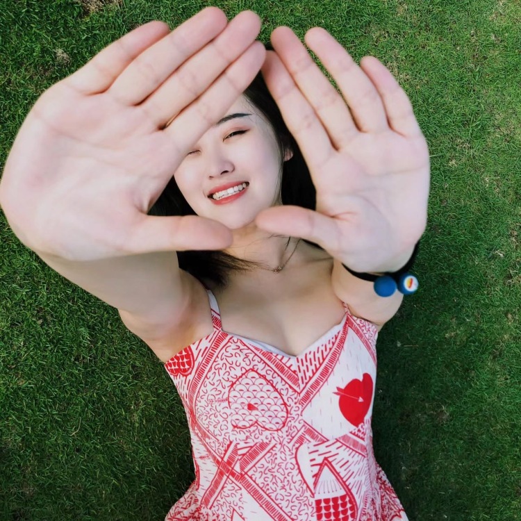 Timmo📖-山西省·太原市·万柏林区--我是一名英语老师,身高158-体重98斤,喜欢穿衣打扮自己,爱拍照的小女孩