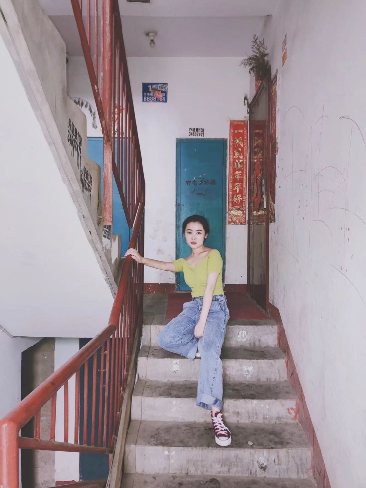 Timmo📖-山西省·太原市·万柏林区--我是一名英语老师,身高158-体重98斤,喜欢穿衣打扮自己,爱拍照的小女孩