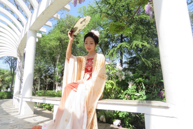 兰卡卡-河南省·信阳市·浉河区--可接寄拍,古风衣服头饰(会做妆造),流行服饰后期p图剪辑等,求关注,商家滴我