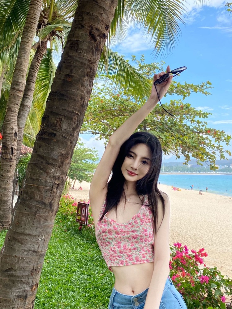 蒋ᰔᩚ-海南省·三亚市·吉阳区-开盖有蒋?-喜欢拍照，可接赠拍寄拍商品。身高160cm体重84斤，年龄26岁。腰围xs 可按照要求拍摄，可尝试多种风格拍摄，可接受重拍按时拍摄。谢谢。