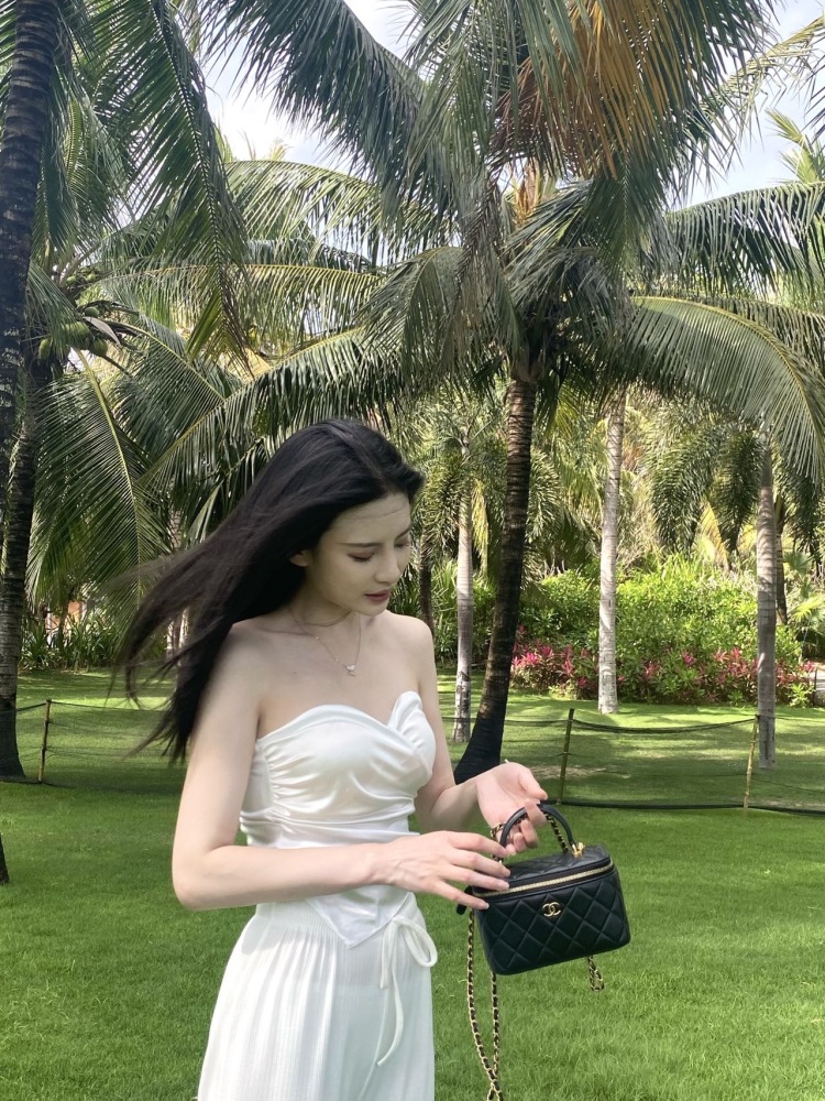 蒋ᰔᩚ-海南省·三亚市·吉阳区-开盖有蒋?-喜欢拍照,可接赠拍寄拍商品。身高160cm体重84斤,年龄26岁。腰围xs 可按照要求拍摄,可尝试多种风格拍摄,可接受重拍按时拍摄。谢谢。