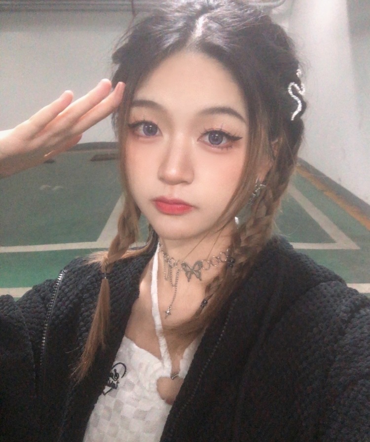 一茶-天津市·天津市·和平区--19岁女大学生 165cm 50kg 纯素人,会拍照会p图,接服装饰品包包鞋子等,出图快出图精,找我找我!!!