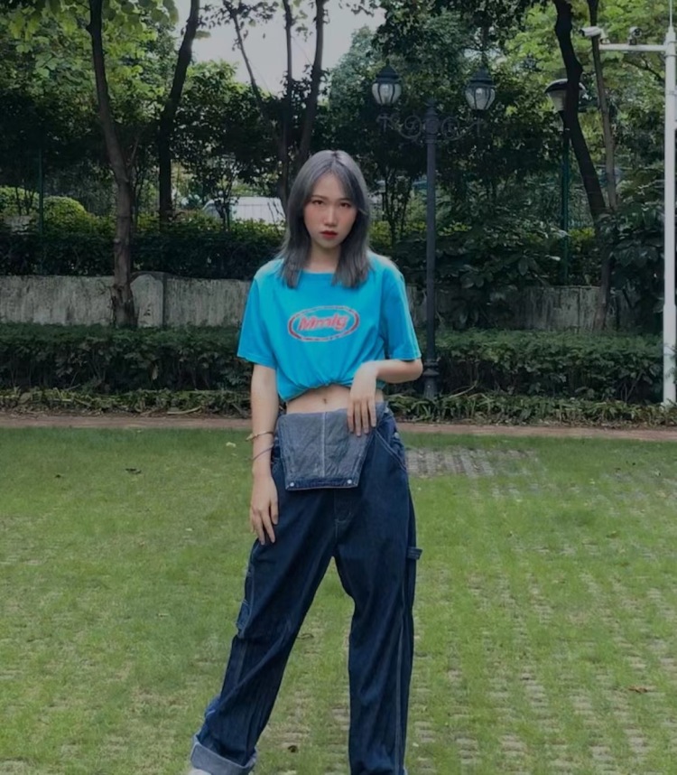 小颖想睡好觉-广东省·佛山市·南海区-抖音 微博 某红薯-做过买家秀模特 在校读的也是服装设计 本人168 体重102 喜欢拍照 而且时间也比较自由