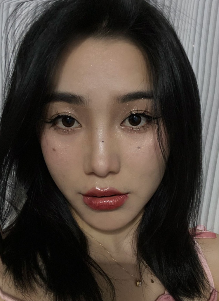 春夏-江苏省·南京市·栖霞区-抖音 -身材比例较好,五官端正,审美不错,会基础的p图,爱美的天秤座