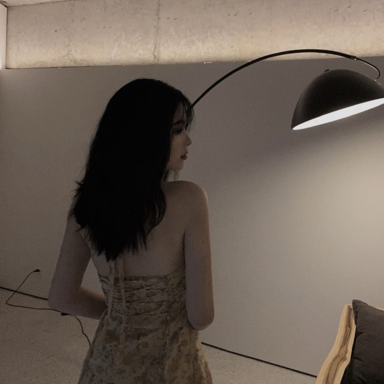 hui-江苏省·南京市·鼓楼区-某红薯 某博-南艺研究生在读，艺术生会美术设计，对于摄影和各个方面的美学有一定的研究，会美妆穿搭摄影