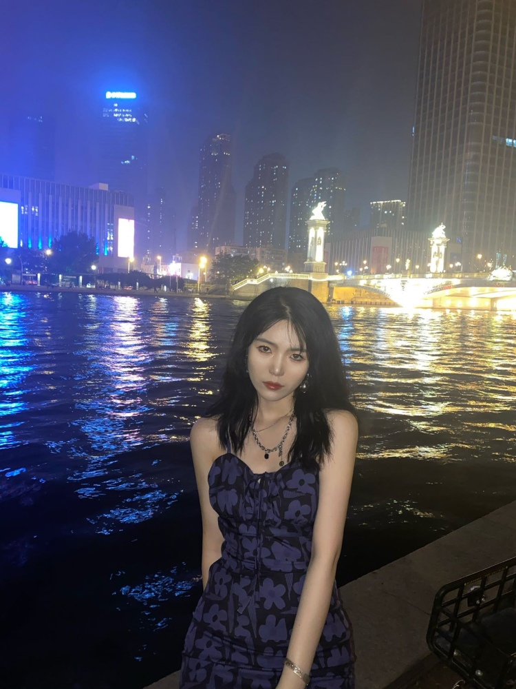 hui-江苏省·南京市·鼓楼区-某红薯 某博-南艺研究生在读，艺术生会美术设计，对于摄影和各个方面的美学有一定的研究，会美妆穿搭摄影