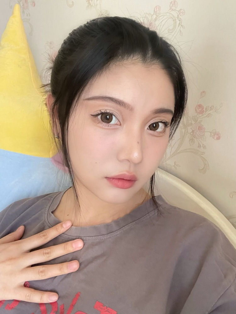 蜡笔小心眼子-吉林省·长春市·宽城区-抖音|微博-可接:买家秀,种草带货,短视频带货,短视频vlog 制作,开箱测评,免费试用,探店打卡,平面模特兼职,瞳模。
平台粉丝量:微博650,抖音450
擅长p图,有单反相机,抖音刚刚运营粉丝数量植物增长中!
