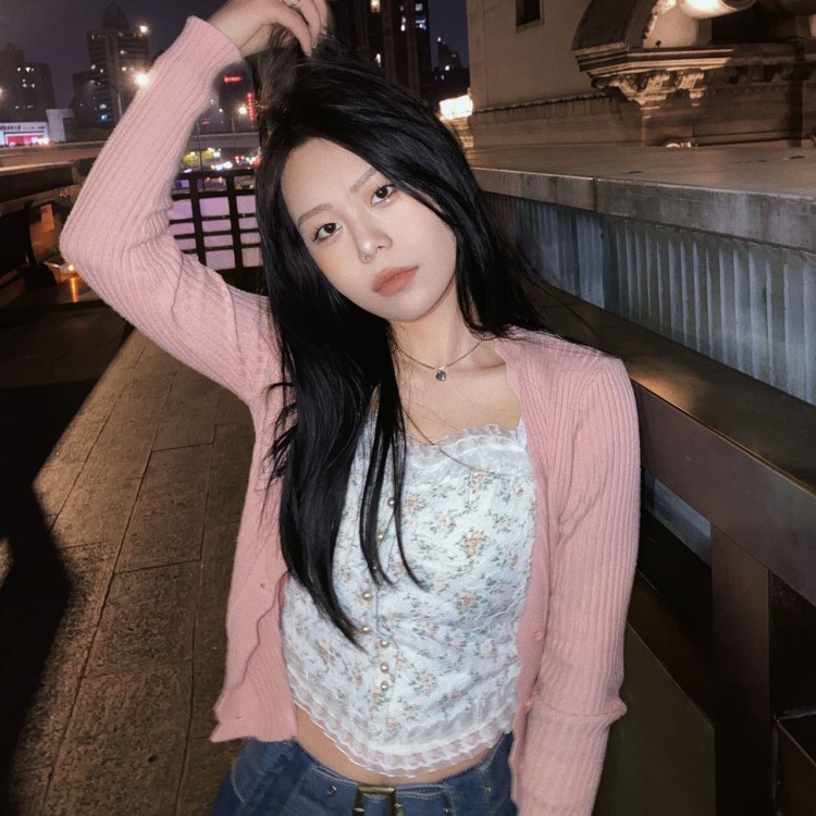 Lia-浙江省·杭州市·上城区--爱拍照爱修图,可以出视频,脾气好,好沟通,事少,坐标杭州,身高158体重90