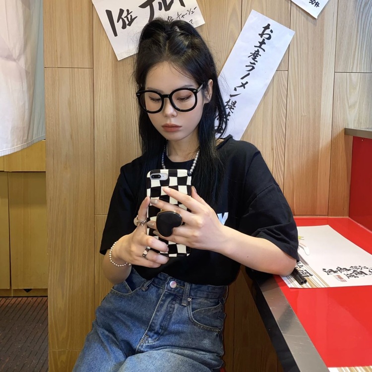 Lia-浙江省·杭州市·上城区--爱拍照爱修图,可以出视频,脾气好,好沟通,事少,坐标杭州,身高158体重90
