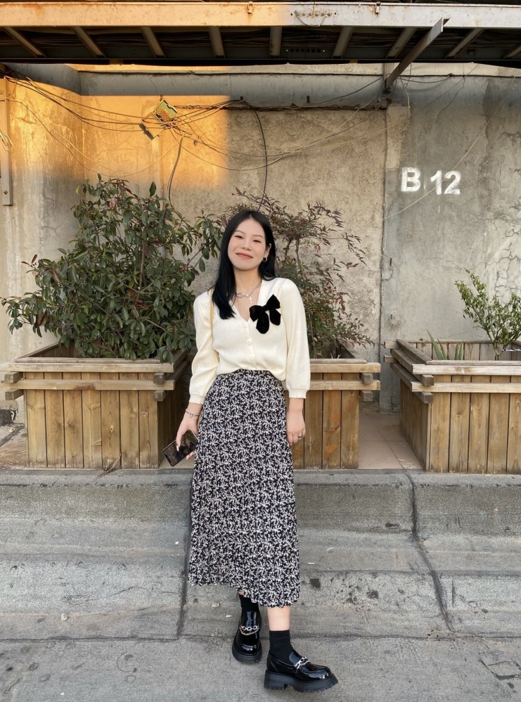 Lia-浙江省·杭州市·上城区--爱拍照爱修图,可以出视频,脾气好,好沟通,事少,坐标杭州,身高158体重90