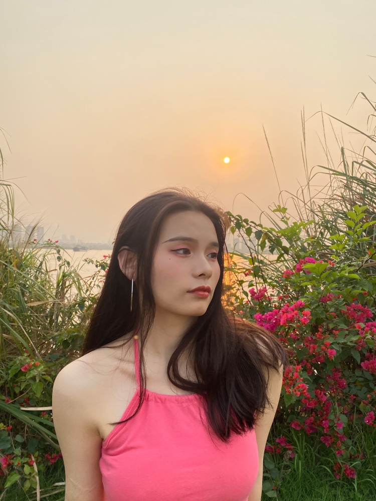 LuLu-福建省·福州市·鼓楼区--生活中非常喜欢穿搭、 安利好物、拍照📸,还喜欢开箱,想要有不一样的生活体验