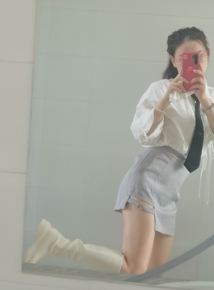 LuLu-福建省·福州市·鼓楼区--生活中非常喜欢穿搭、 安利好物、拍照📸，还喜欢开箱，想要有不一样的生活体验