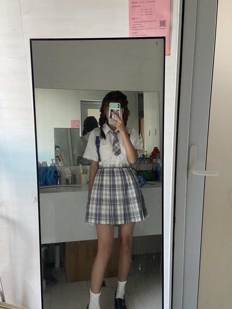 橘夏-浙江省·杭州市·江干区--学生党160cm,体重98斤。有大量课余时间可拍。爱拍照,会修图。什么风格都可尝试