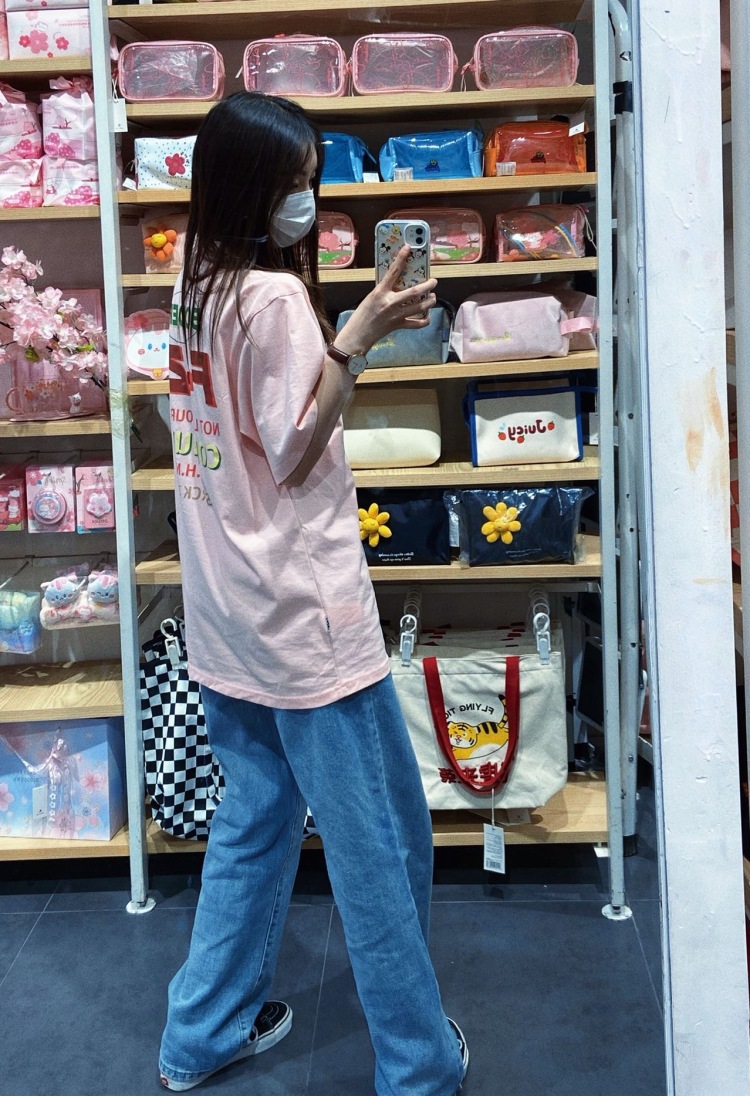 BLUE-北京市·北京市·东城区--身高166 体重51kg
可以接淘宝寄拍 评价图 某红薯穿搭分享