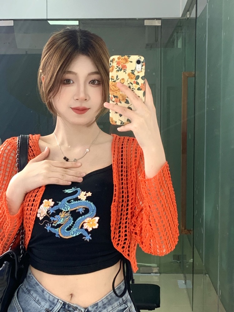 椰子壳🥥-广东省·广州市·番禺区-某红薯:椰子壳?-特长:直播带货 会拍照修图 带货主播 有买家秀
特点：所有风格都能驾驭 甜美、可爱、酷、美、复古、港风。可塑性强