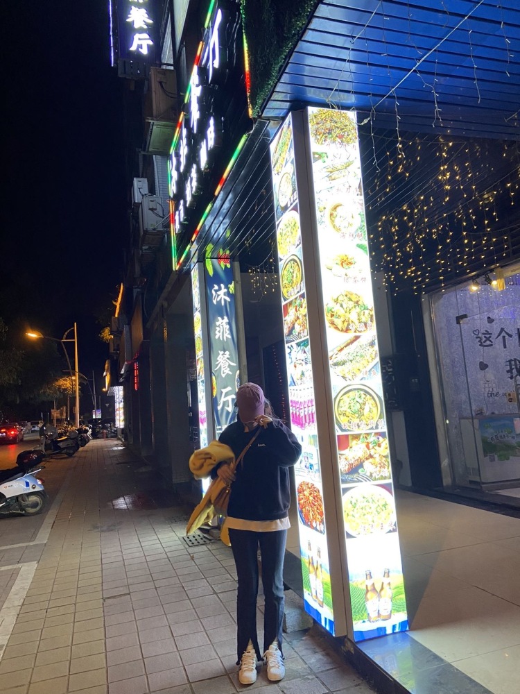 四七-广西壮族自治区·南宁市·西乡塘区-某红薯-年龄19
身高165
体重96斤
接寄拍,卖家秀,喜欢拍照,平时业余时间喜欢拍照。