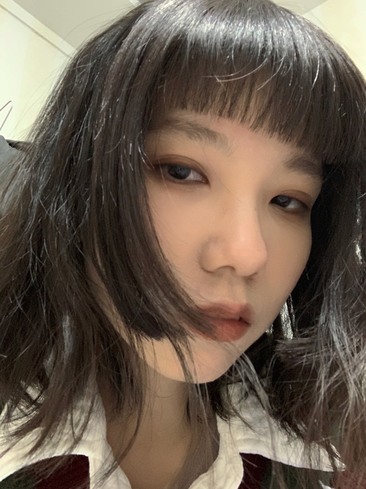 柠檬诶-浙江省·杭州市·萧山区-抖音 微博-喜欢拍照臭美,买买买,饰品衣服化妆品日用品都超级多。爱好分享,可接测评或者寄拍。也有在一些平台上分享过穿搭,对这方面很感兴趣,经验肯定不是很丰富,但是好沟通,希望各位老板康康我 给我一个机会。