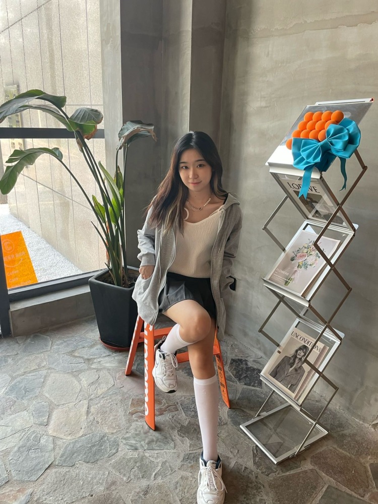 JJeA-江苏省·南通市·崇川区--接衣服、首饰、包包、鞋子、化妆品、家具用品寄拍、送拍,风格多变
年龄:22
身高:165CM
体重:50