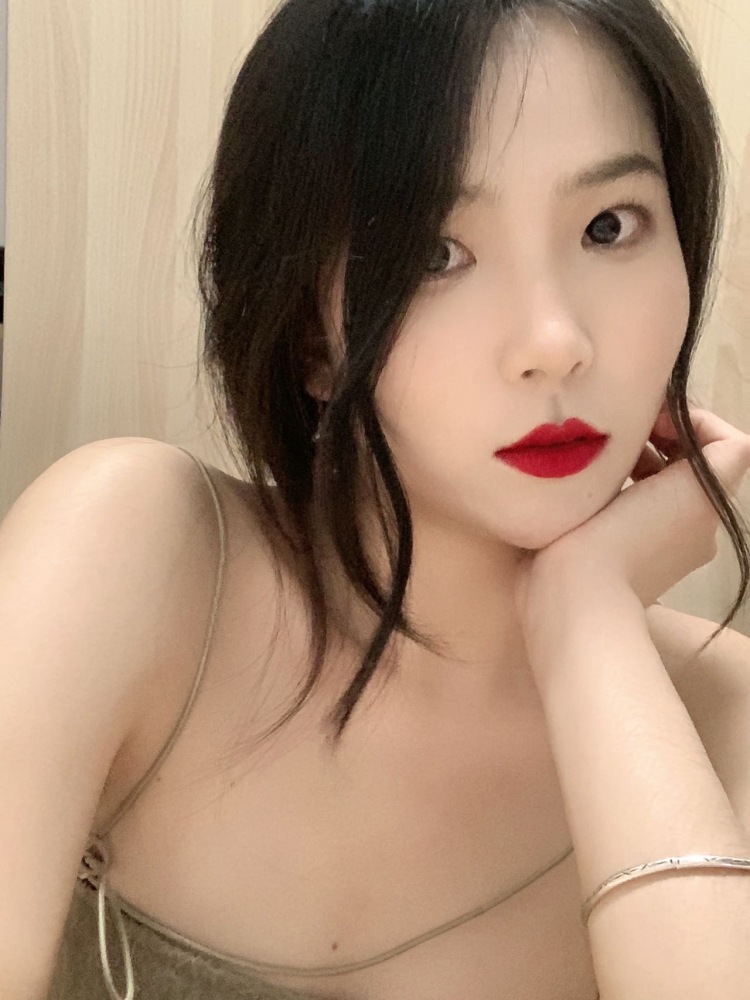 黄.-广东省·深圳市·龙华区-抖音、某红薯-饰品、服装、鞋子等都可以，会拍照会修图。最主要是有时间观念，按时完成任务，期待合作。99年身高155体重88斤的潮汕小个子女生。