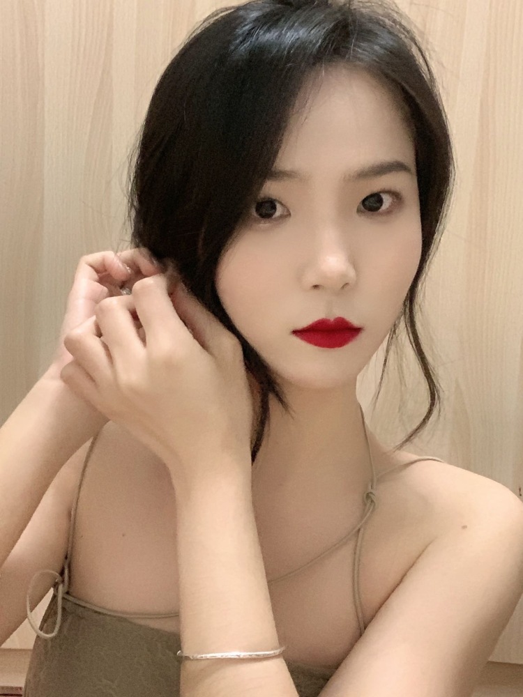 黄.-广东省·深圳市·龙华区-抖音、某红薯-饰品、服装、鞋子等都可以，会拍照会修图。最主要是有时间观念，按时完成任务，期待合作。99年身高155体重88斤的潮汕小个子女生。