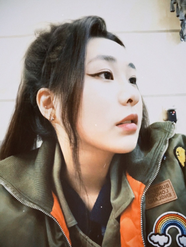 besokuse-湖北省·武汉市·江夏区-抖音微博快手-我是一名摄影专业的学生平时非常喜欢拍照热爱跳舞，平时会多多研究穿搭，什么风格都可以！对美妆方面也略有研究。可以接寄拍、买家秀、卖家秀 、种草姬 、穿搭分享、好物分享、平面模特 、短视频制作等等有兴趣的