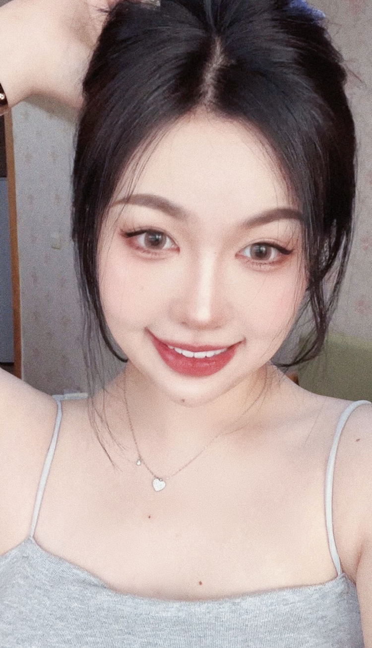 小一-天津市·天津市·和平区-抖音-音乐学院在读大学生 。净身高169 接美妆 服装类寄拍,费用标准在60-150(不包含邮费) 欢迎长期合作 48-72小时出图 。