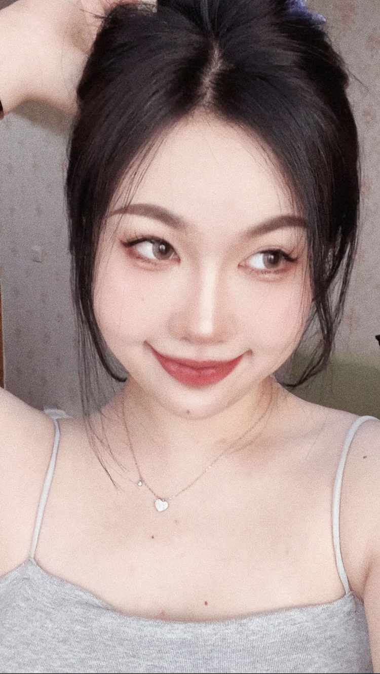 小一-天津市·天津市·和平区-抖音-音乐学院在读大学生 。净身高169 接美妆 服装类寄拍,费用标准在60-150(不包含邮费) 欢迎长期合作 48-72小时出图 。