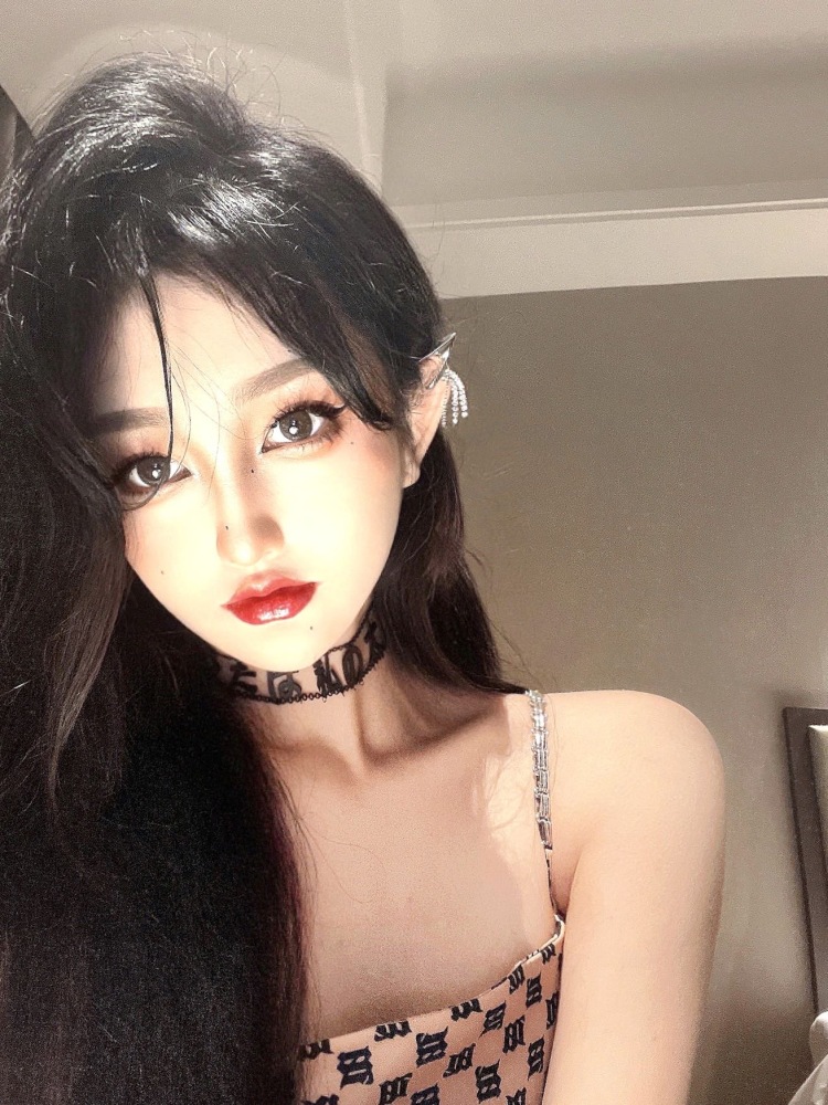     -  L1na💓。-广东省·广州市·白云区--爱拍照，会P图，审美好
可寄拍，可长期合作
从事模特几年，勤劳能干
疫情宅家太无聊，赚点零花钱