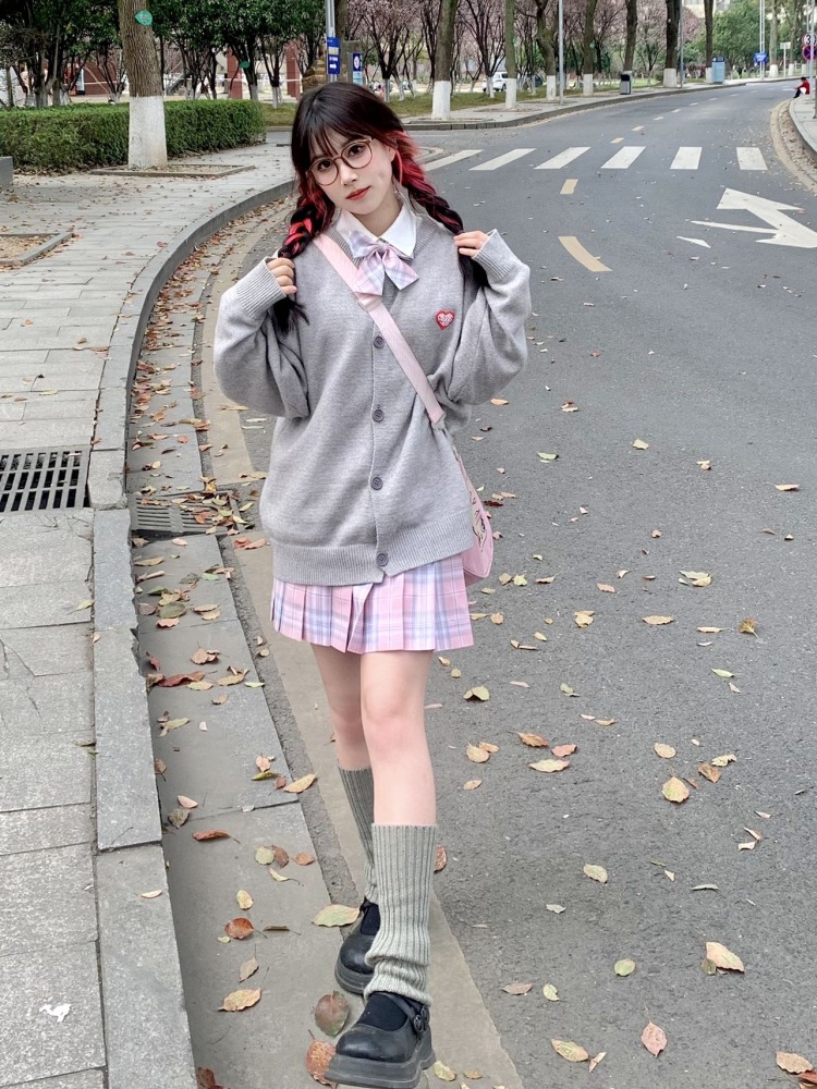 現在睡了-湖南省·常德市·鼎城区--在校大学生，可接寄拍，需要模特也可私信，身高162cm体重48kg，欢迎找我合作噢