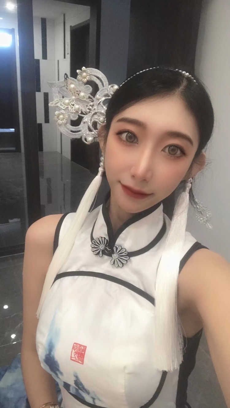 Coisnini 💫-辽宁省·营口市·西市区-抖音-平面模特 会P图 出图快 绝对不拖拉  身高170 体重96斤 ，快来找我下单呀！