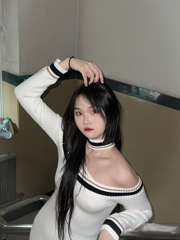 LUUJiny--吉林省·长春市·南关区-抖音-买家秀  种草带货  口才可以  会说段子有梗很幽默  个子高  身材苗条178  110