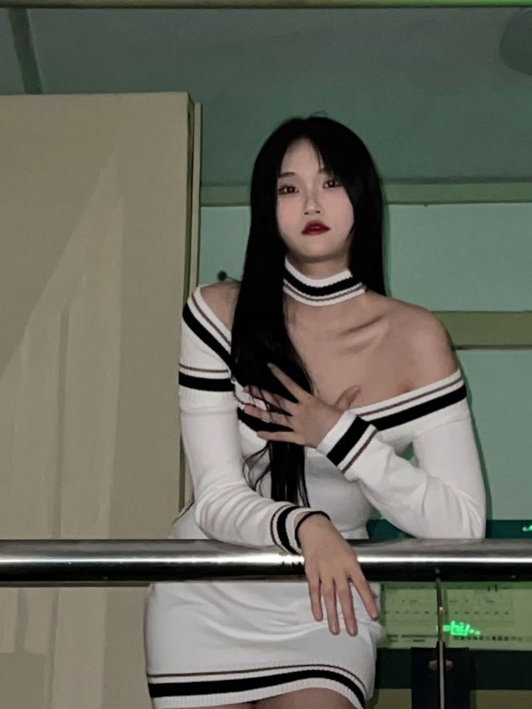 LUUJiny--吉林省·长春市·南关区-抖音-买家秀  种草带货  口才可以  会说段子有梗很幽默  个子高  身材苗条178  110