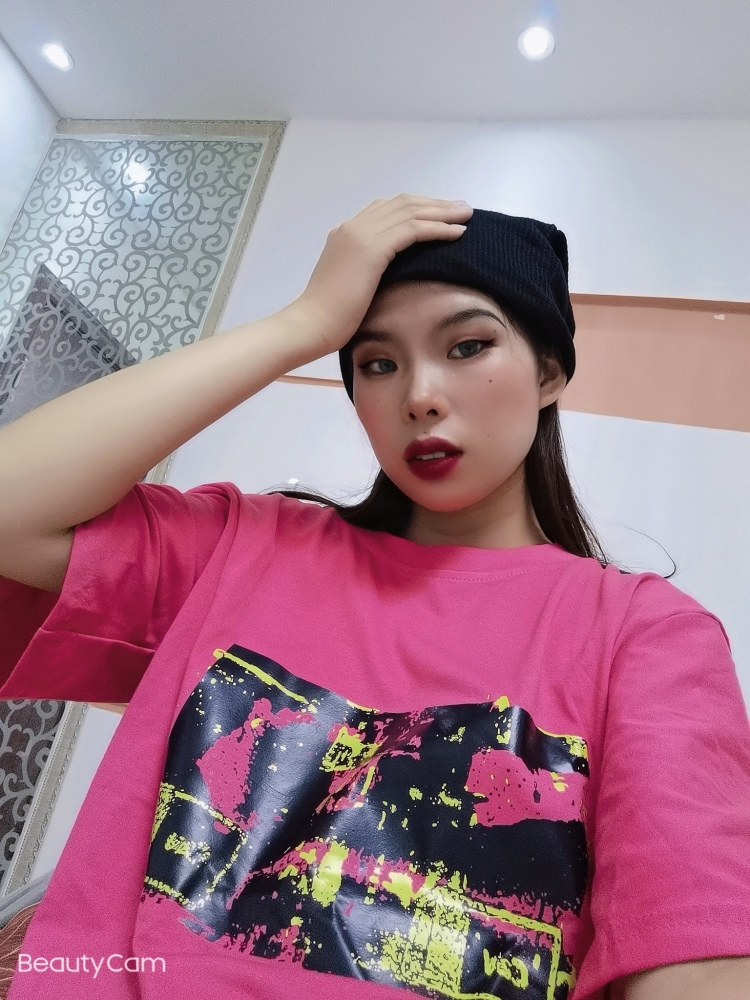 小渣渣-云南省·昆明市·西山区-抖音-23岁,身高160,体重90,平时喜欢拍照,会穿搭,各种风格都可以。有工作,想找个副业做做,做事认真,好说话,不满意可以重拍。