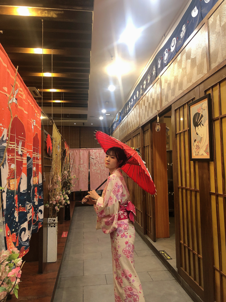 花洋小姐的暴力-广西壮族自治区·南宁市·西乡塘区--身高：165 体重：50 时间比较自由 会P图 认真出图 接服装寄拍 饰品寄拍 买家秀 探店打卡