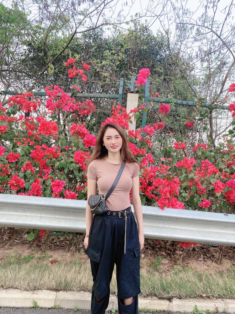 DaLi✨-广东省·深圳市·龙岗区-抖音 某红薯 微博-会拍照,会P图,会搭配,会化妆
接单范围:买家秀,美妆,开箱种草