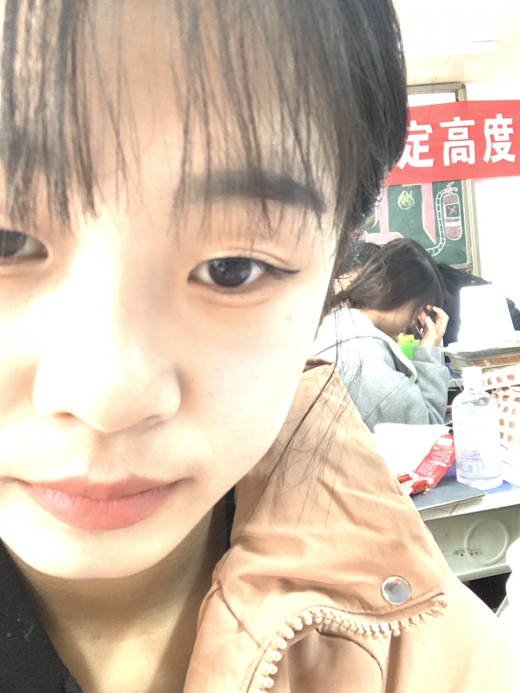 点点.-河南省·新乡市·原阳县-快手-哈喽,我是一个学生,但是我的空闲时间特别长,我本人对化妆品特别的感兴趣,我觉得没有哪个女生会不高兴趣吧。我也觉得我有能力可以做好,我有足够的信心。
