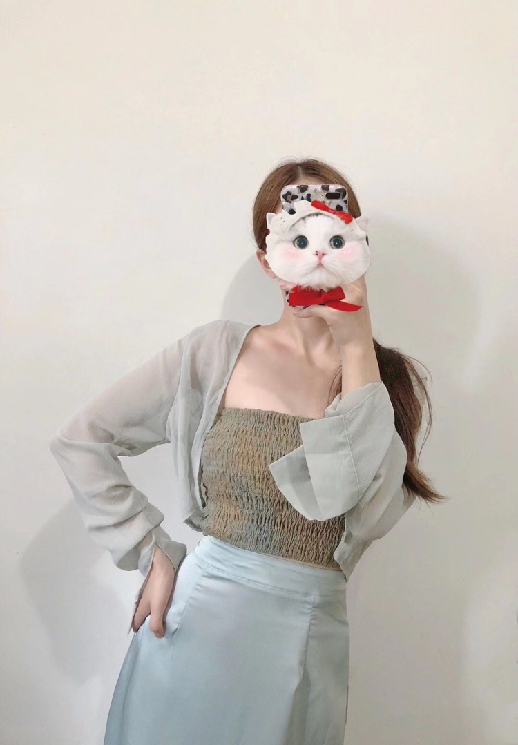 虚妄-贵州省·贵阳市·乌当区--接单范围：可接衣服、饰品、鞋子包包等买家秀、寄拍等，各种风格均可驾驭，身高160.85斤，有合作意向直接联系