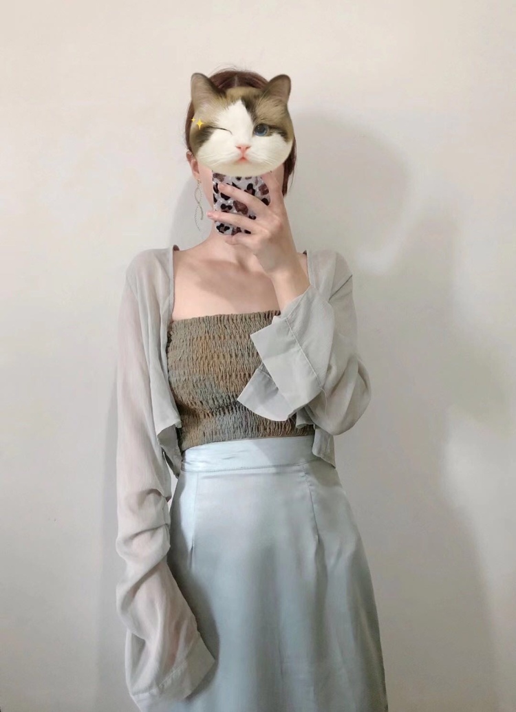 虚妄-贵州省·贵阳市·乌当区--接单范围：可接衣服、饰品、鞋子包包等买家秀、寄拍等，各种风格均可驾驭，身高160.85斤，有合作意向直接联系
