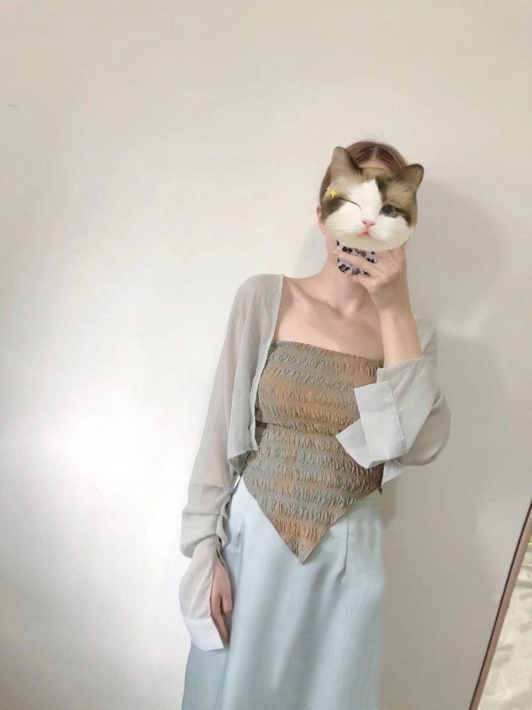 虚妄-贵州省·贵阳市·乌当区--接单范围：可接衣服、饰品、鞋子包包等买家秀、寄拍等，各种风格均可驾驭，身高160.85斤，有合作意向直接联系