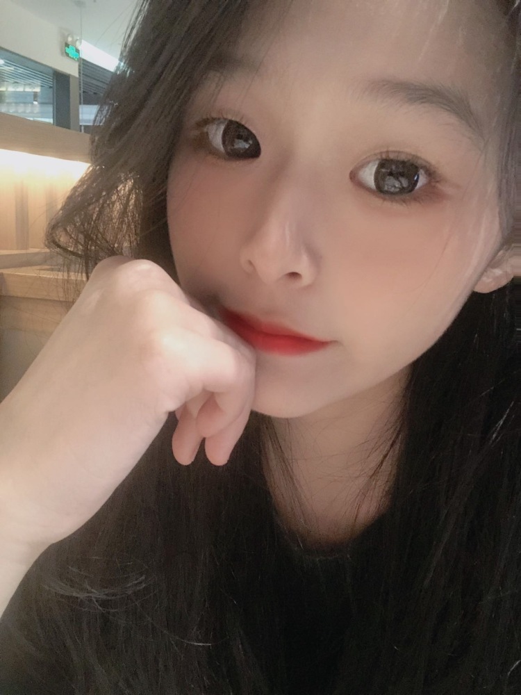 -Nuyoah.-广东省·揭阳市·普宁市-快手-本人有经验做过买家秀，爱好唱歌拍照 ，在校高中生一枚 开朗活泼，可以给商家提供很好的销售呀