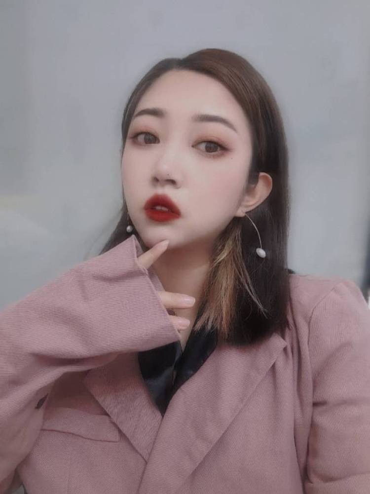 小熊软糖-辽宁省·大连市·长海县--158cm.68kg的小个子微胖女孩，擅长搭配，穿衣显瘦，会p图。