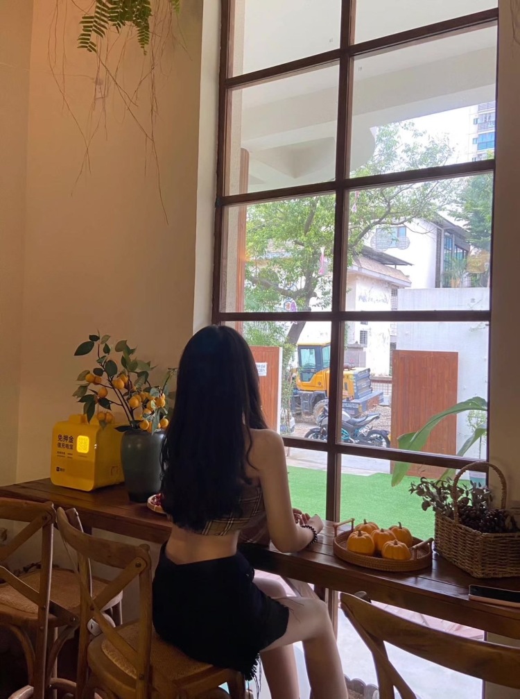 谭蕊_-福建省·泉州市·晋江市-抖音-接寄拍拍买家秀衣服推广有经验 之前有接过单子送拍也可以 价格可以协商 不一定是标题的价格 也可能免费给商家衣服多个平台推广 每个平台几乎都有粉丝 流量也不错