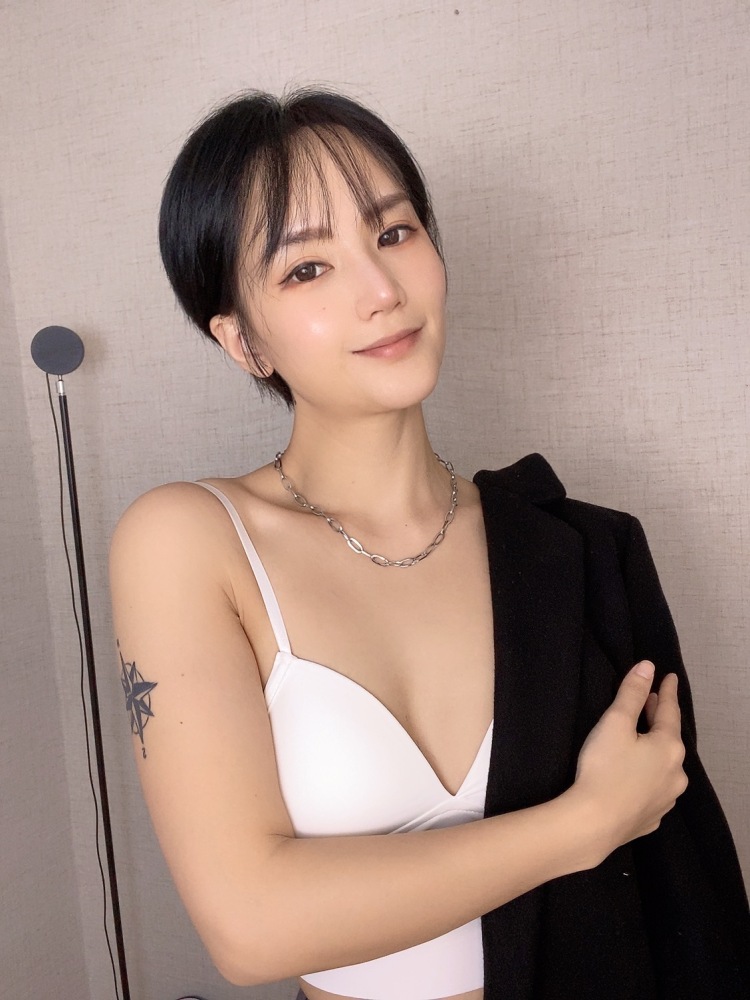 Joy-广西壮族自治区·南宁市·良庆区-抖音 某红薯-个人是健身爱好者 抖音健身达人,可接寄拍衣服类型不限,运动用品都可以,户外室内拍摄都可以按照要求完成。