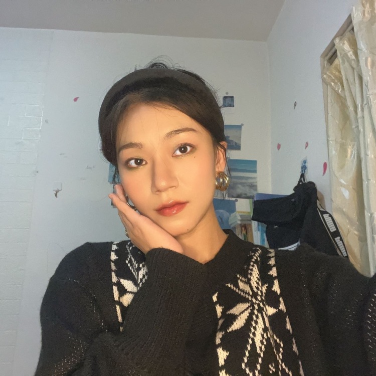 善独-云南省·昆明市·官渡区-抖音、小红薯-热爱拍照、p图修图,上镜且文字功底好,文案编辑抓人眼球,了解网友关注的点,耐心认真,时间概念强,绝不拖沓。单反摄影,热爱拍各种美好的事物,可以接服饰、美妆、护肤、猫咪用品(有五只猫咪,两大三小)、打卡