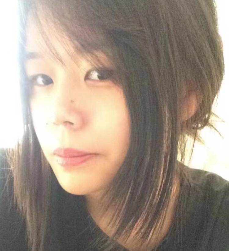 MOON-甘肃省·兰州市·西固区-抖音某红薯微博-女，身高170，体重115，会跳街舞，18岁是一名学生，平时喜欢穿搭化妆，倾向于买家秀