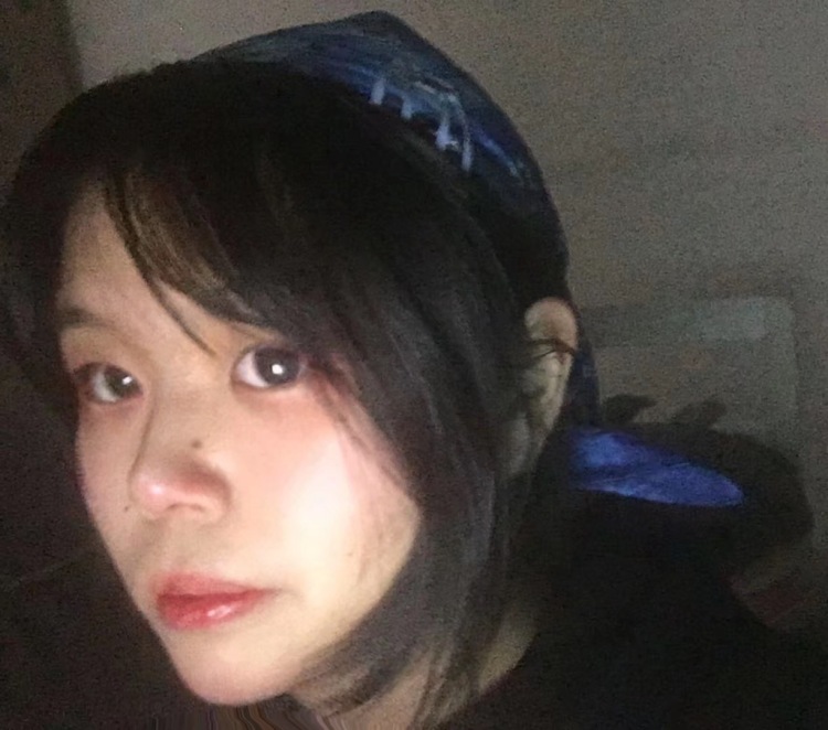 MOON-甘肃省·兰州市·西固区-抖音某红薯微博-女，身高170，体重115，会跳街舞，18岁是一名学生，平时喜欢穿搭化妆，倾向于买家秀