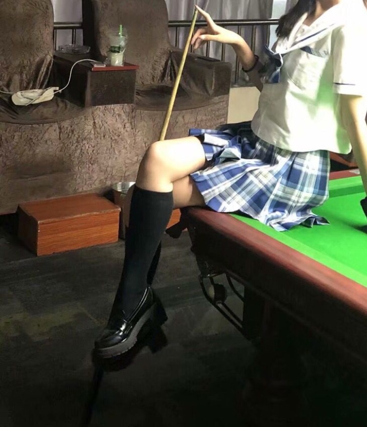 MOON-甘肃省·兰州市·西固区-抖音某红薯微博-女，身高170，体重115，会跳街舞，18岁是一名学生，平时喜欢穿搭化妆，倾向于买家秀