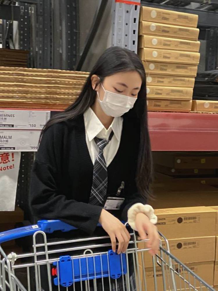 爱吃鱼-湖南省·岳阳市·岳阳楼区-抖音 微博 某红薯-接单服务范围:买家秀、开箱测评、免费试用、探店打卡、平面模特兼职。