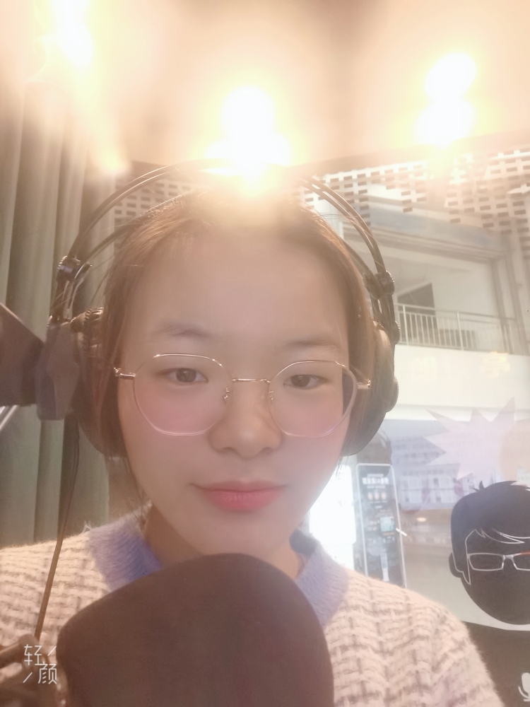 吃烤鸭的-云南省·昆明市·呈贡区-快手-想做寄拍,送拍,净身高162cm,体重45kg。有耳洞,有锁骨,手相对好看😊 想尝试各种风格款式,放大自己的优点,会简单的P图